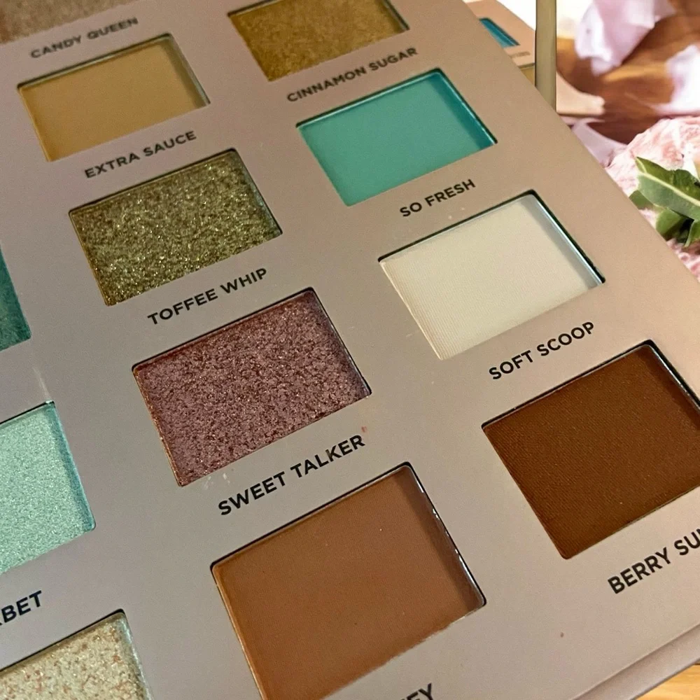 💎 ICONIC LONDON Treat Yourself Eyeshadow Palette New In Box